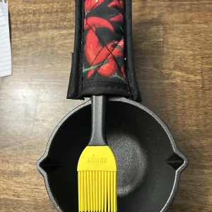 Lodge Melting Pot 0.5 qt Seasoned Cast Iron Black Silicone Basting Brush Set